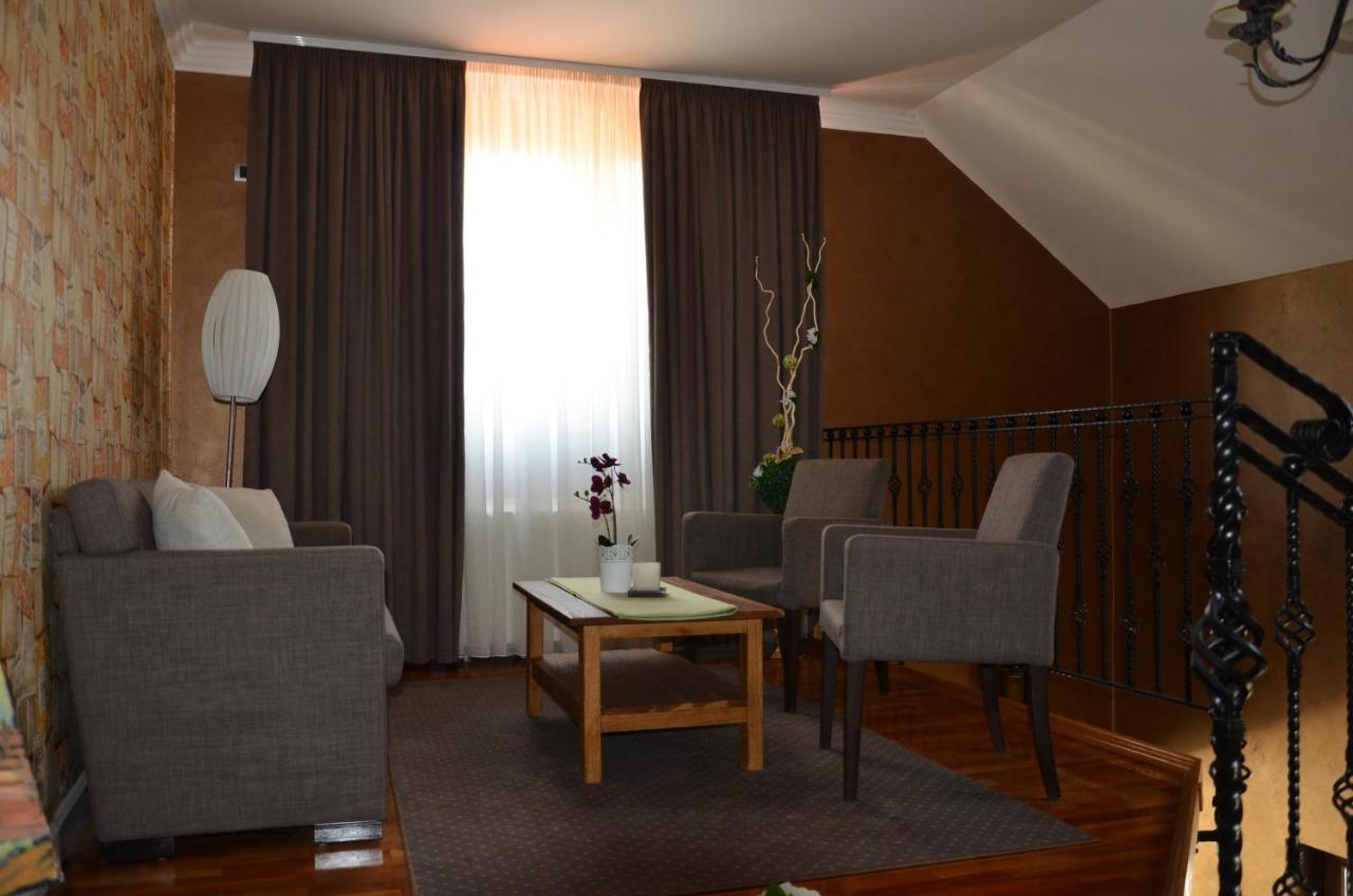 Hotel Moja Carda Temerin Exteriör bild